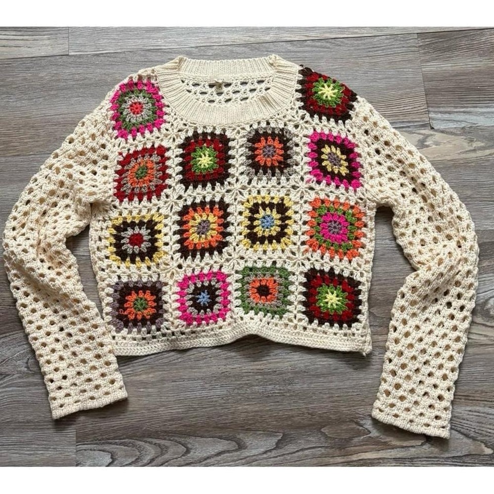 Dreamers by Debut granny square Crochet Sweater size Meduim‎